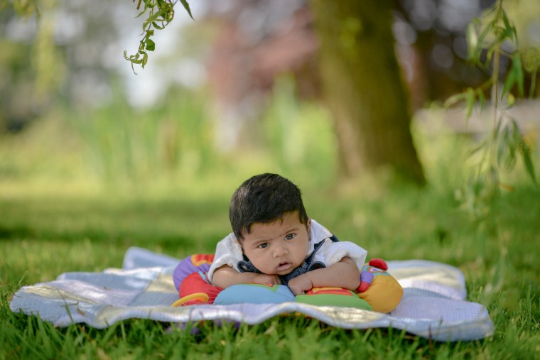 outdoor baby photo shoot Cotswolds Matara
