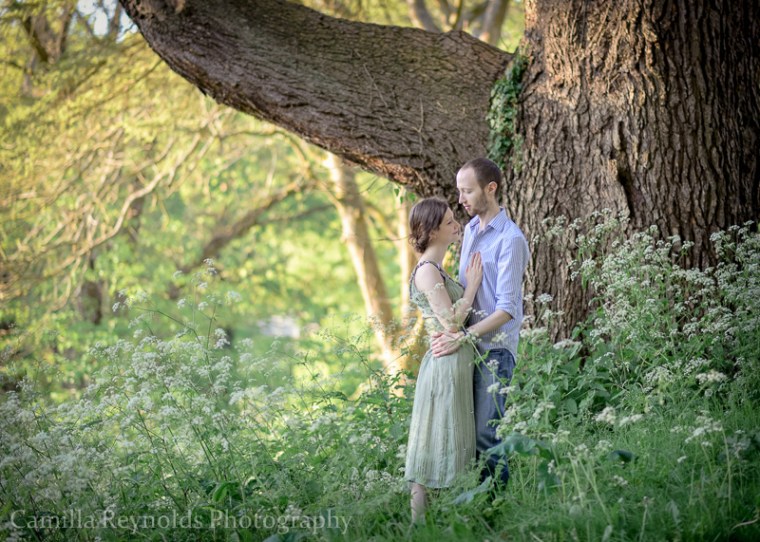 Cotswold wedding photoghraphers natural engagement photo shoot