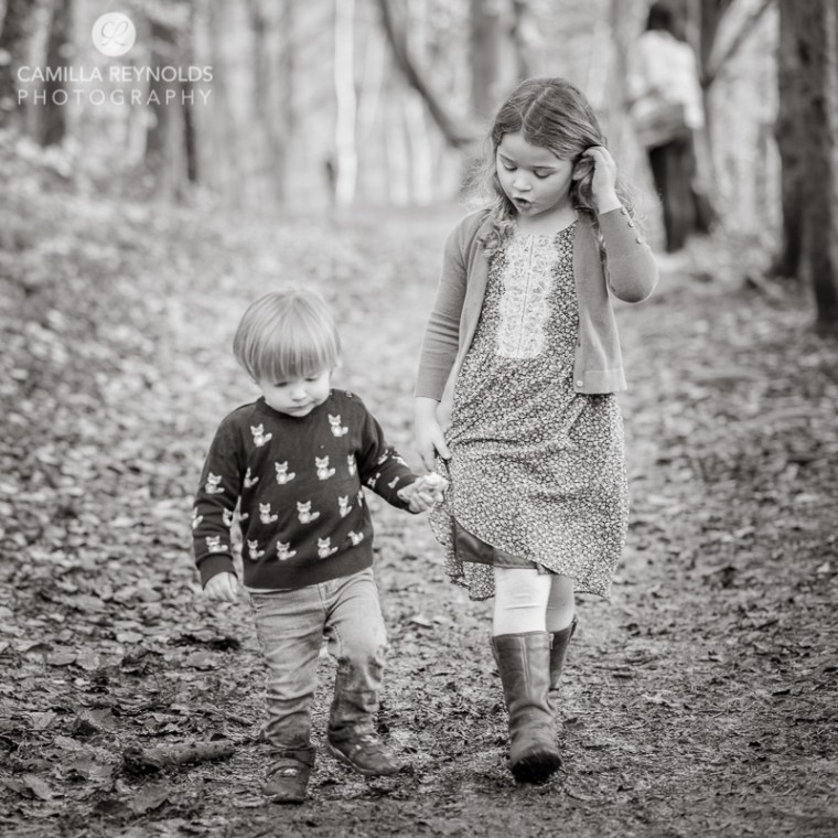 big sister baby outdoor photo shoot Cotswold family photography