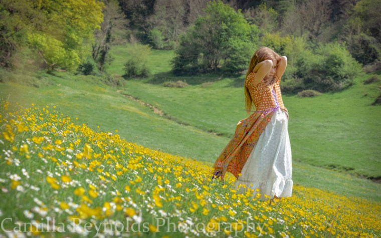 natural children photography girl photo shoot Cotswolds