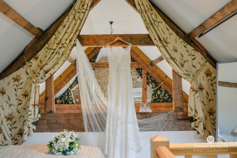 bride dress Cotswold natural wedding photographers