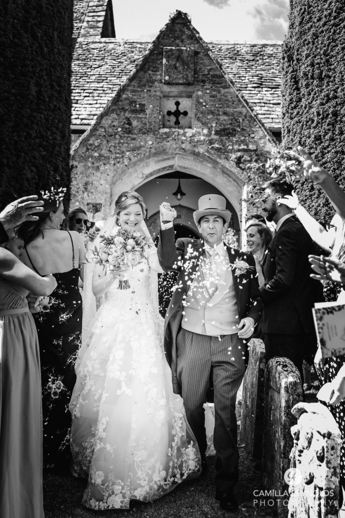confetti shot berkshire wedding photography