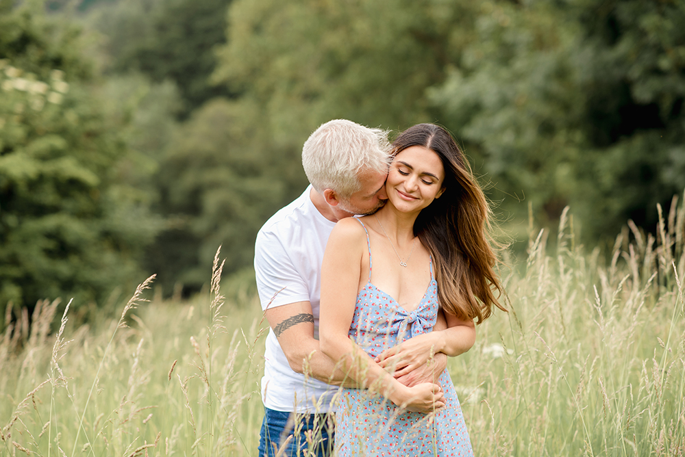 couple kissing wedding photography gloucestershire