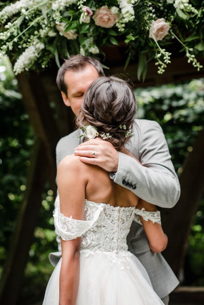 bride and groom kissing 