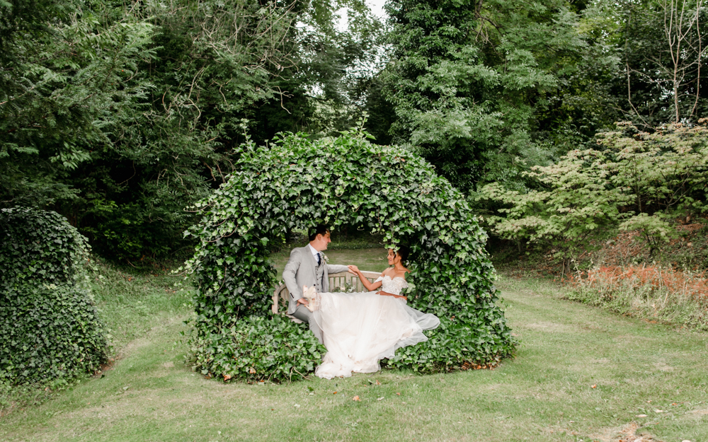bride and groom cotsowlds