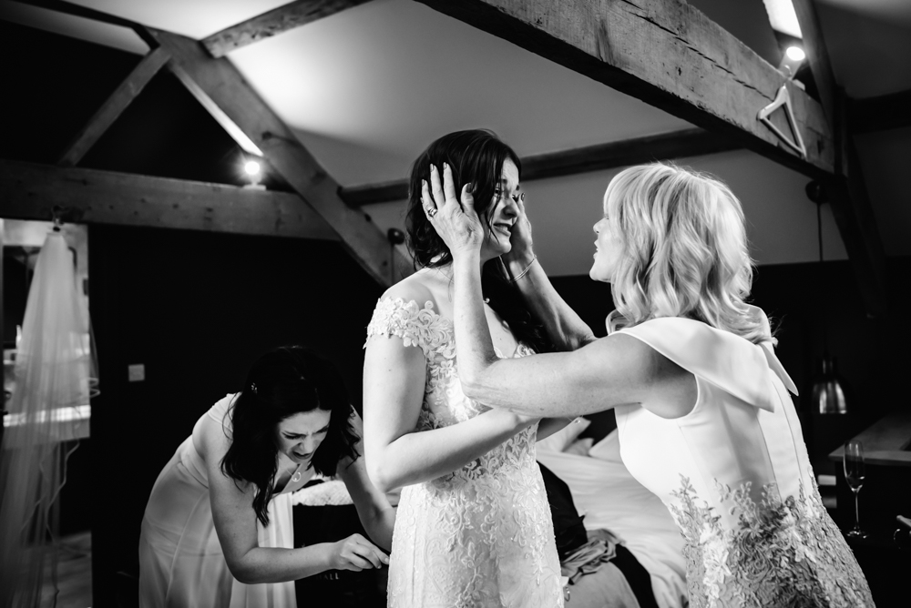 bride and mum documentary wedding cotswolds