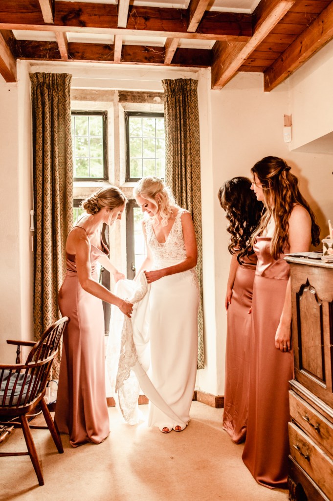 bride and bridesmaids oxfordshire wedding photography