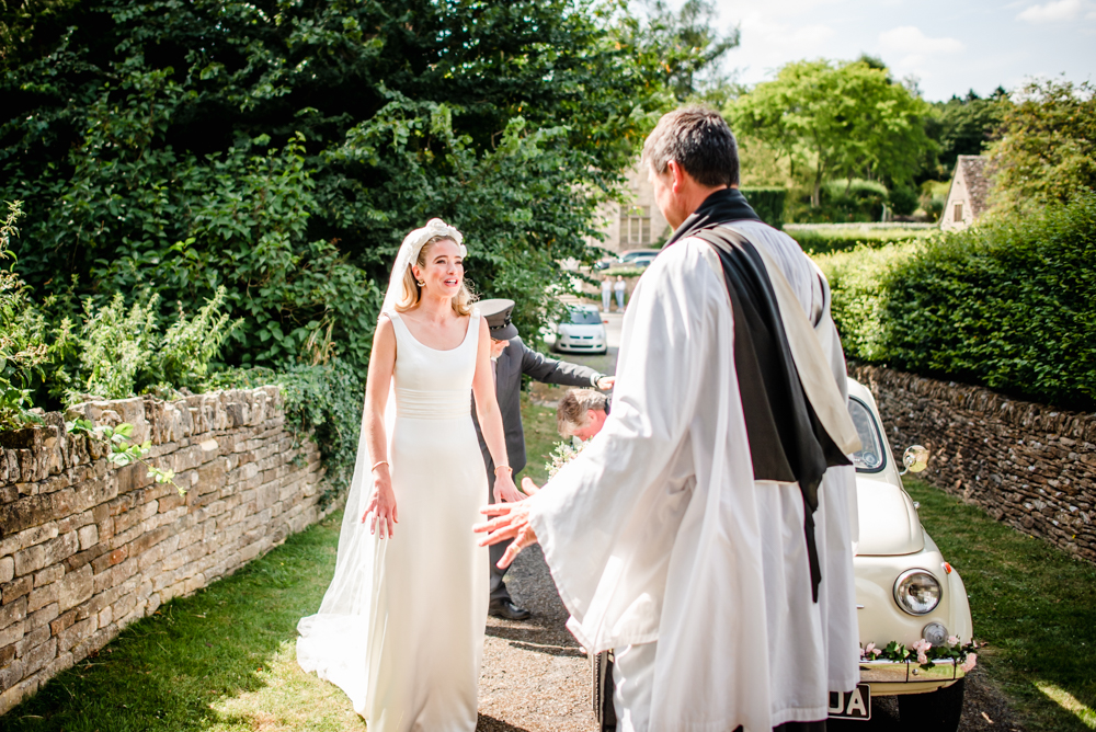 bride arriving church 