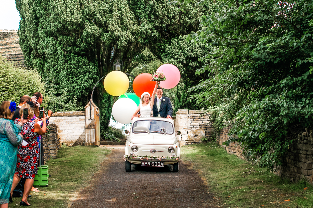 wedding balloons fiat 500 