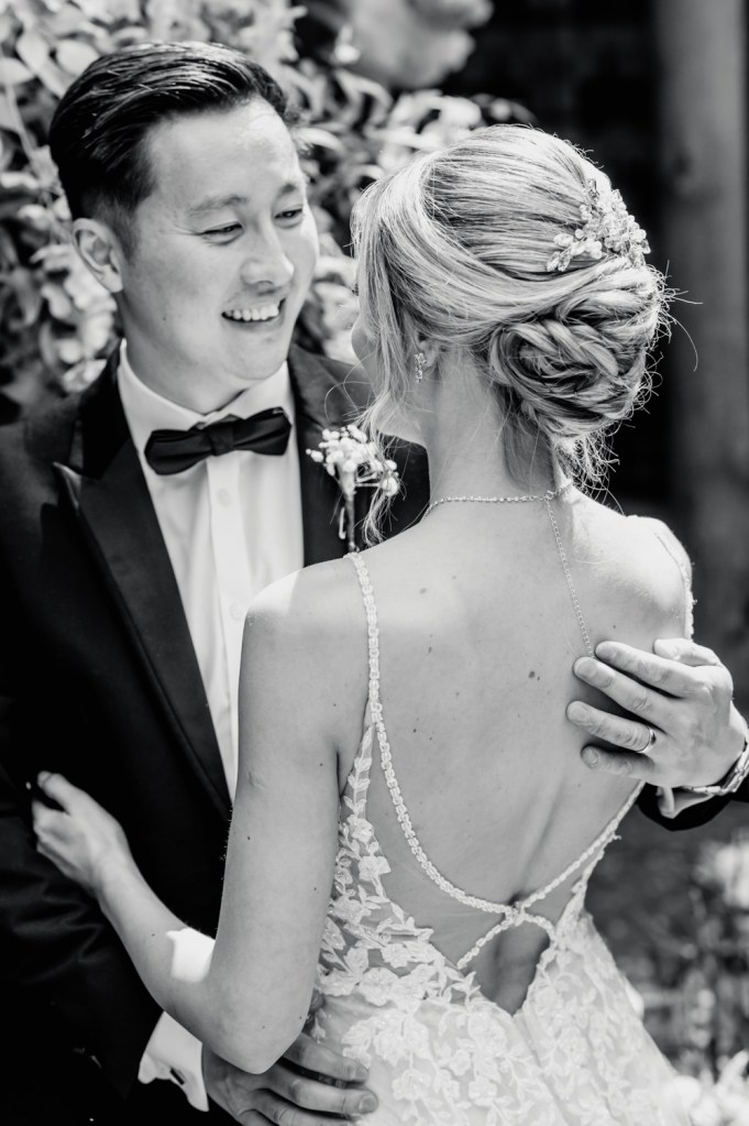 bride and groom wedding posrtrait