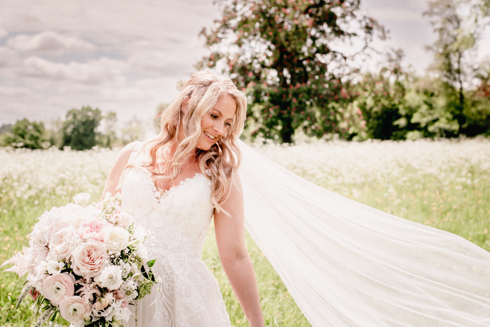 bride portrait countryside cotswolds