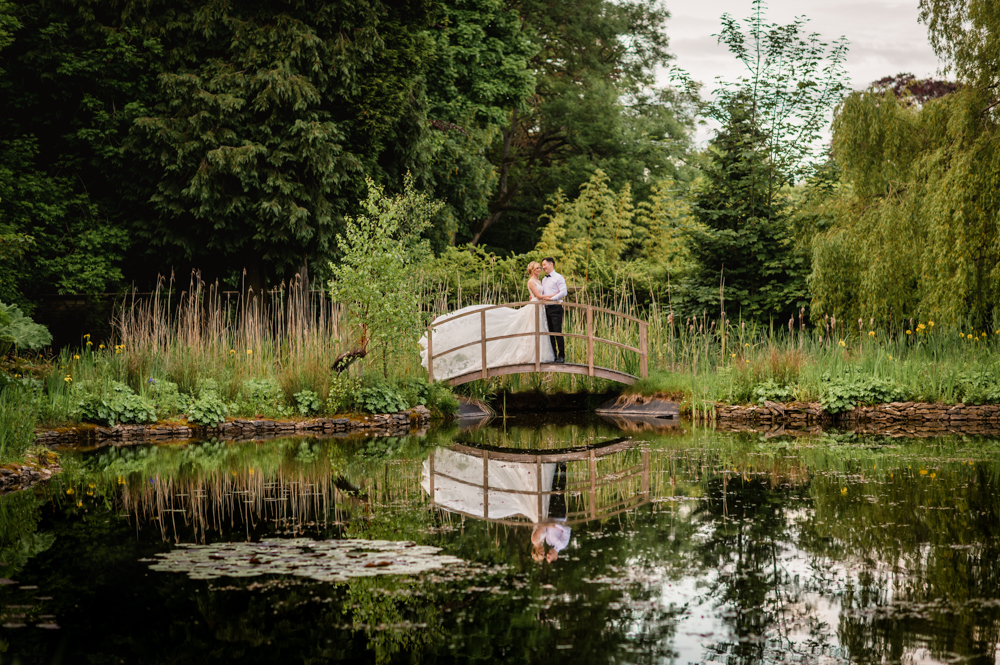 bridge lake wedding cotswolds