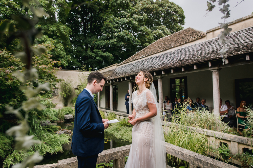bride and groom cloistered courtyard matara centre