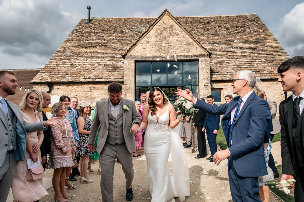 confetti bride and groom cotswolds old gore