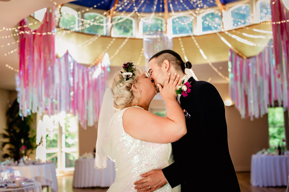 bride and groom kiss colourful photo