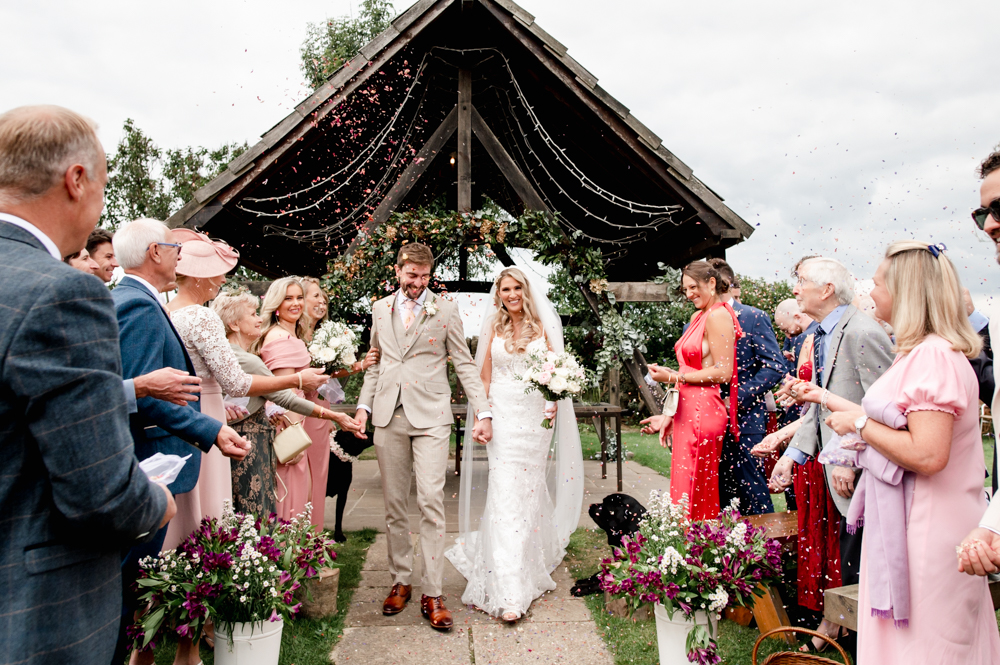 bride and groom confetti cotswolds