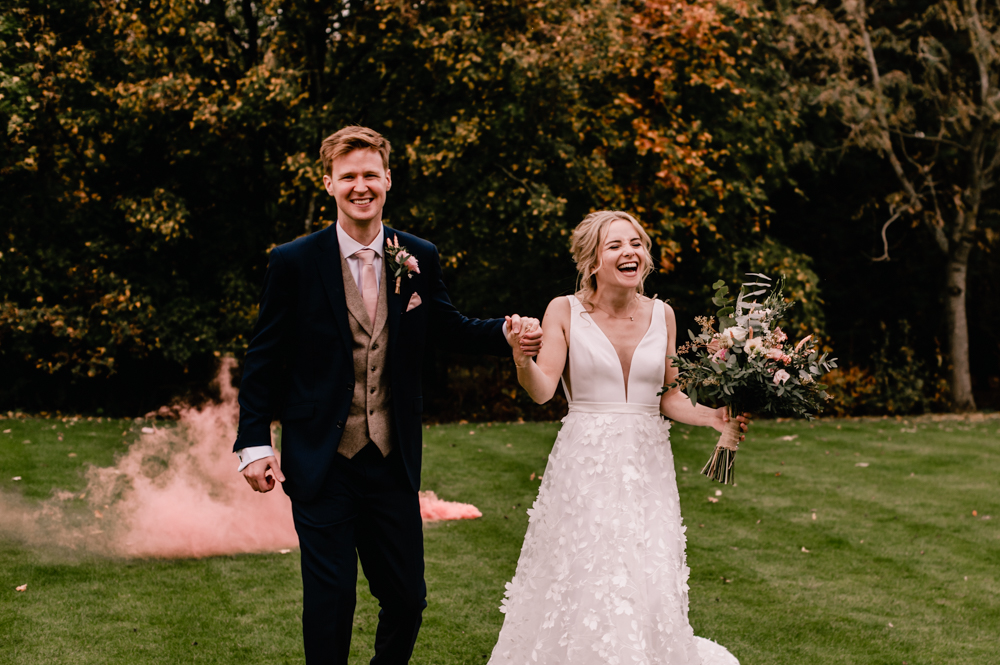 bride and groom barn wedding cotswolds