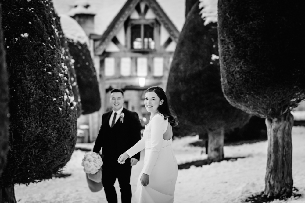 bride walking documentary wedding photography