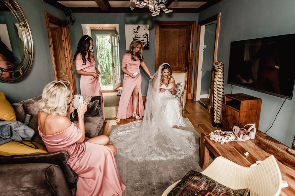 bride and bridesmaids cotswolds