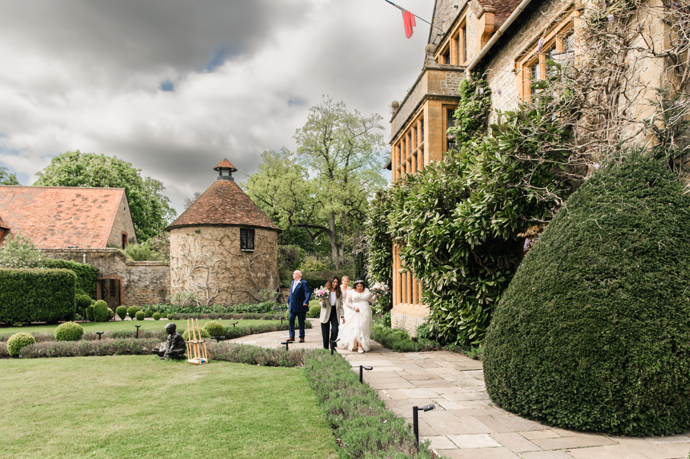 bride garden wedding le manoir