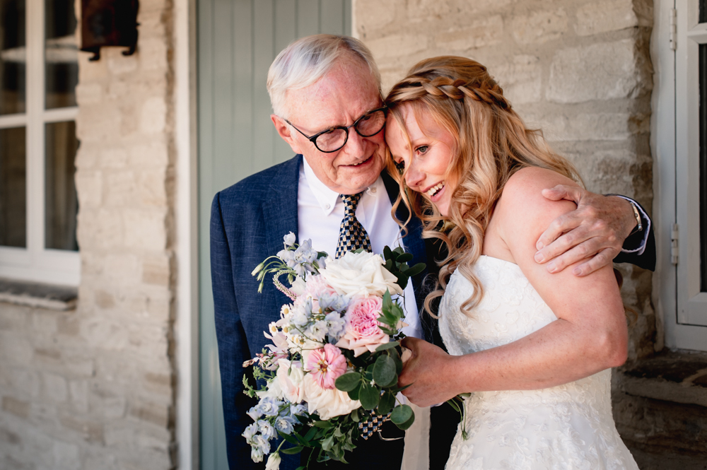 bride and dad crying