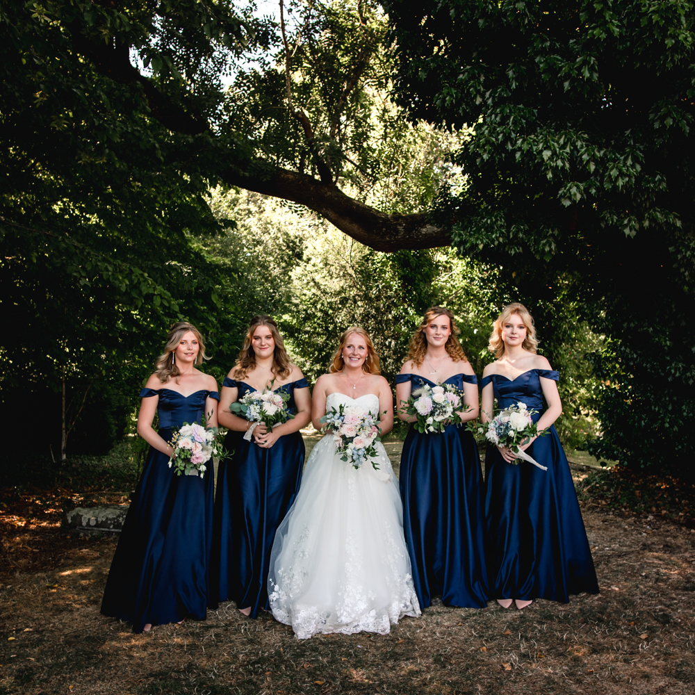 bride and bridesmaids 