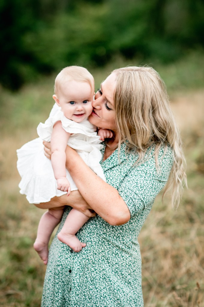 mum and baby cotswolds natural family photography