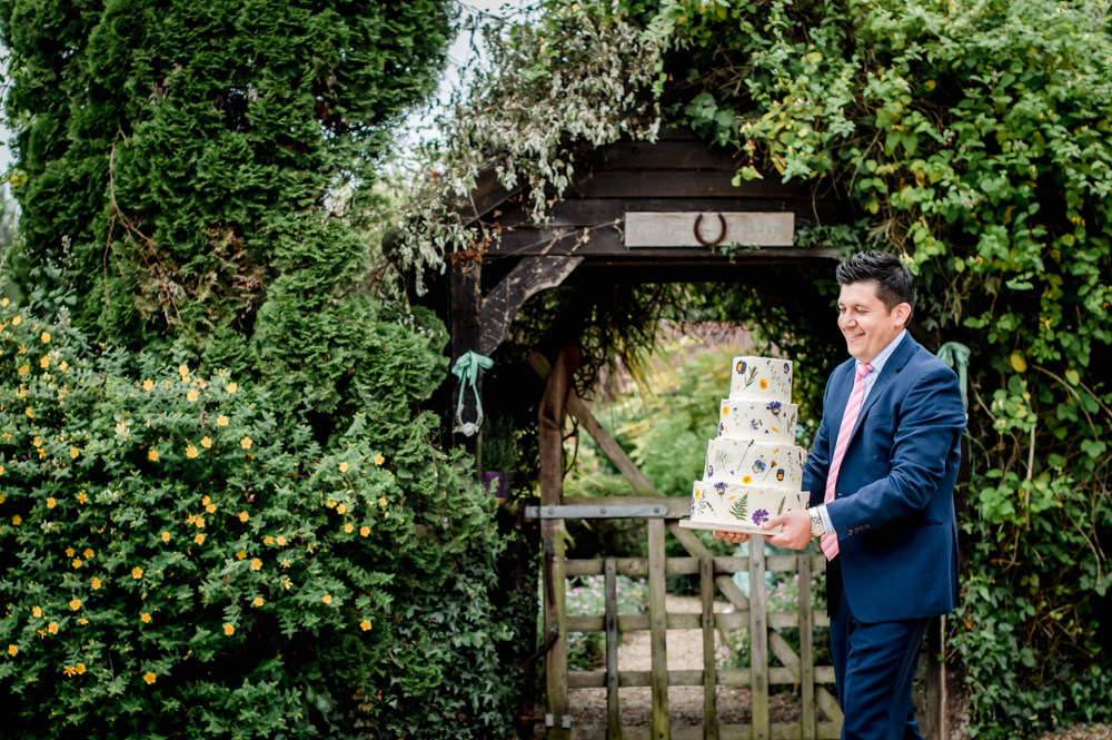 wedding cake dried flowers