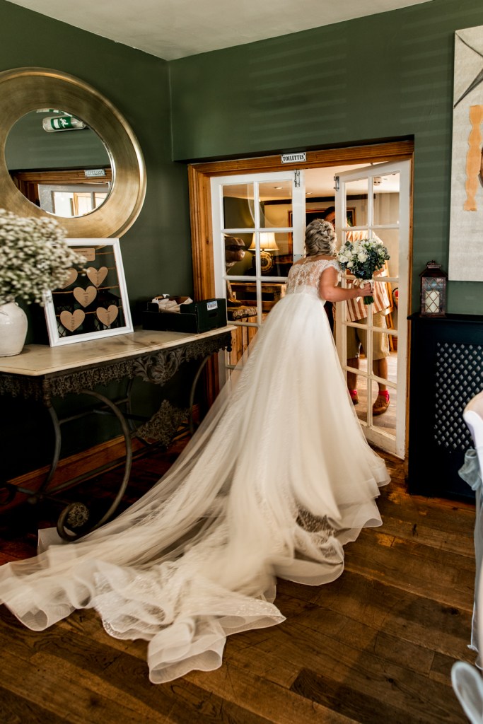 bride wedding old lodge hotel