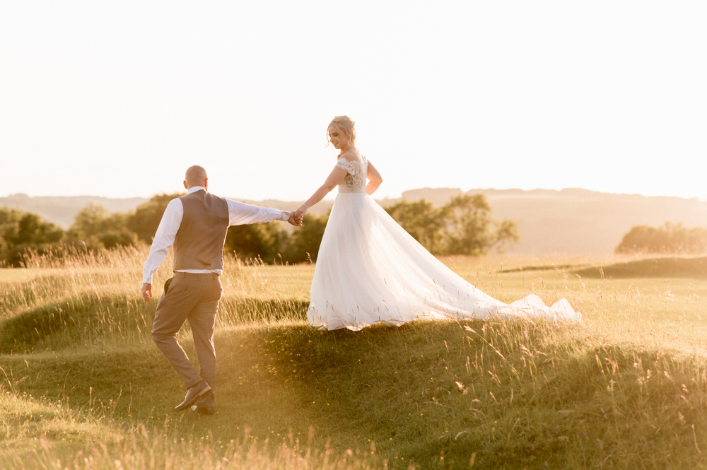 golden hour wedding romantic