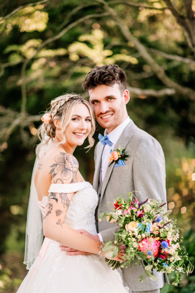 bride and groom colourful wedding cotswolds