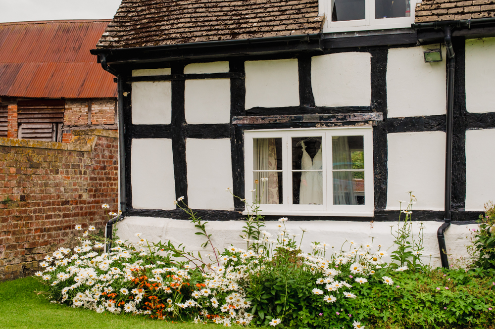 rustic cottage wedding