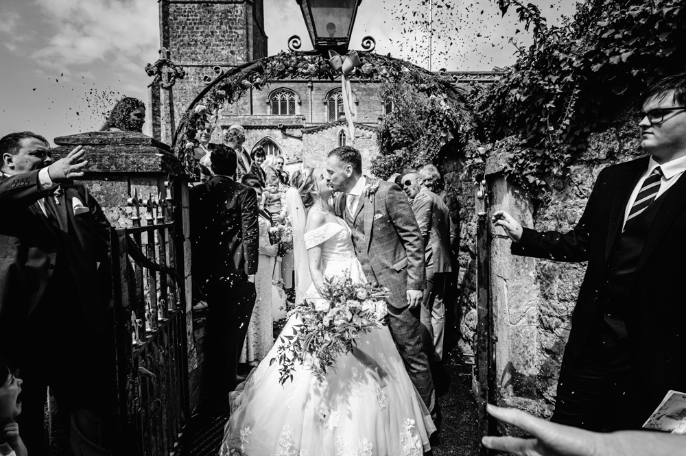 church wedding cotswolds confetti