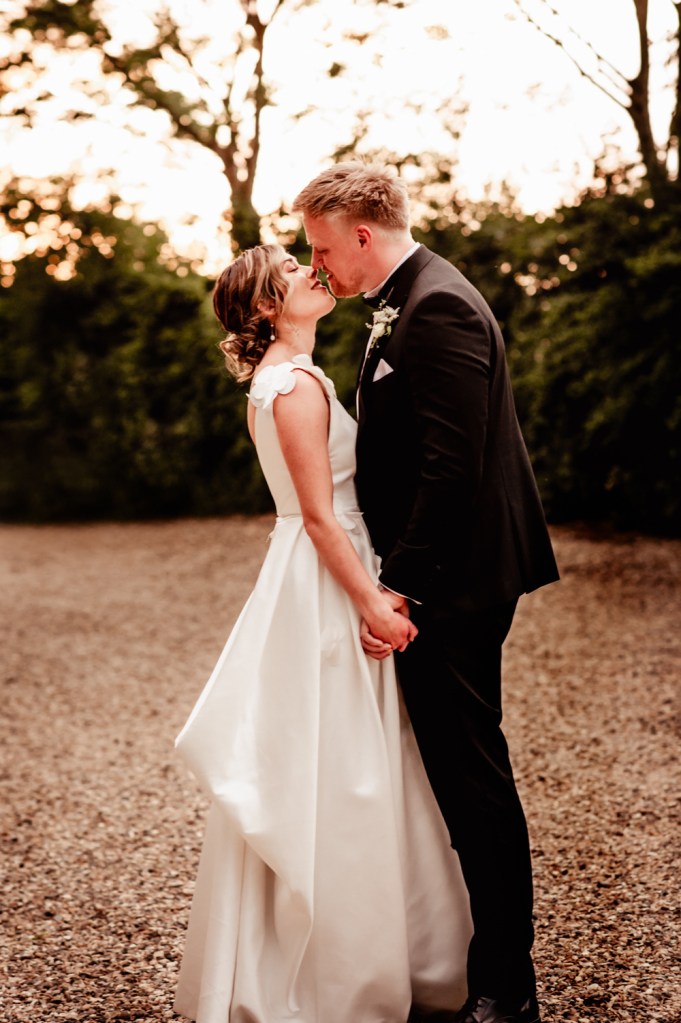 bride and groom kissing cripps barn