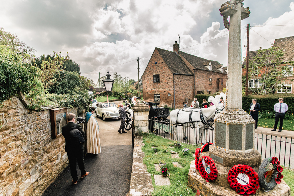 horse and carriage wedding frampton on severn