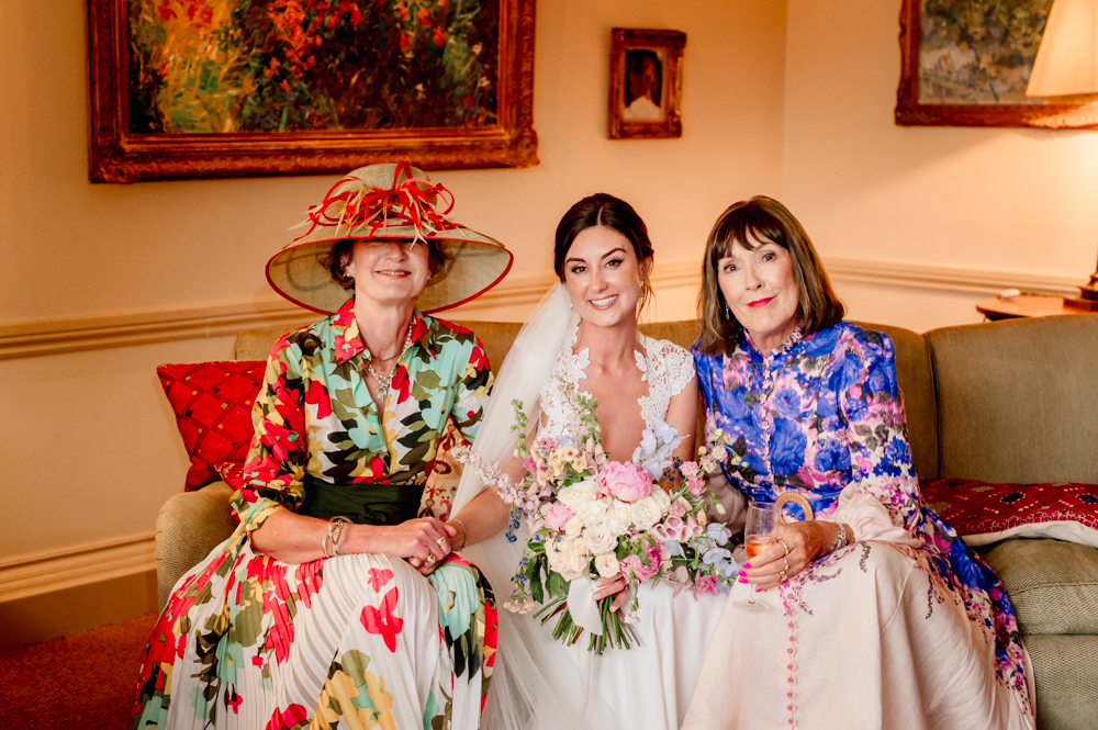 bride with mums