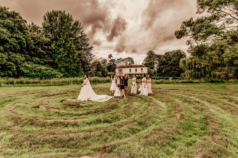 bouquet toss matara circle