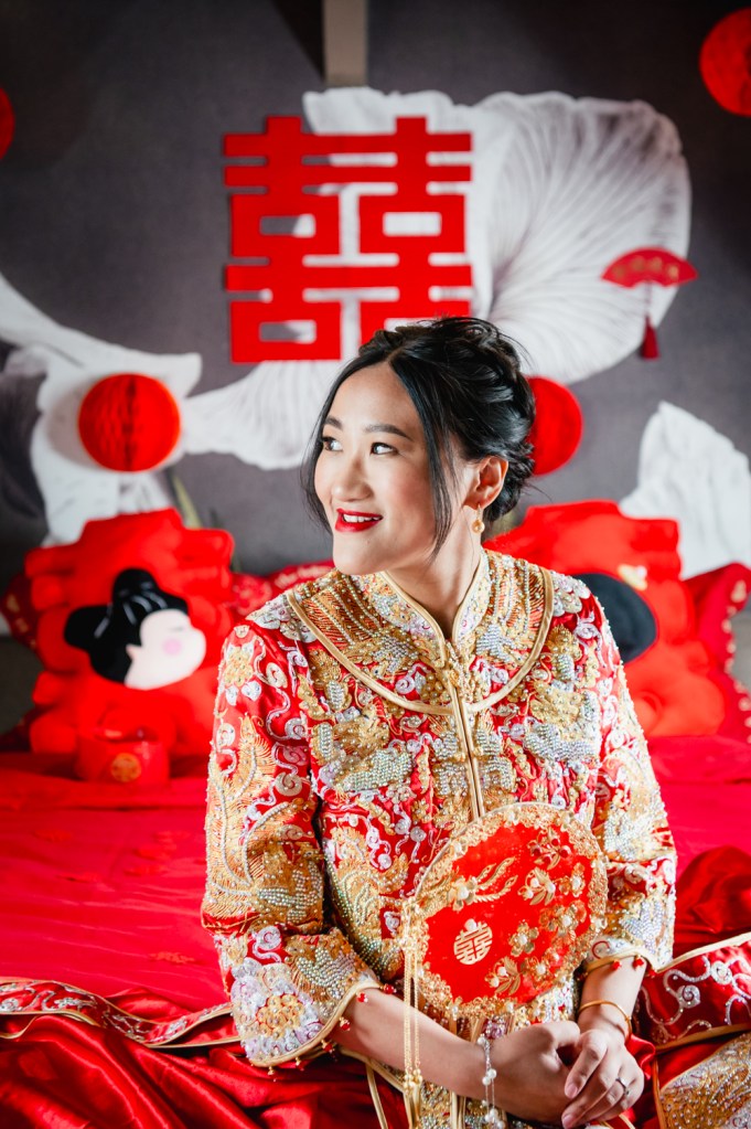 chinese bride in traditional red dress