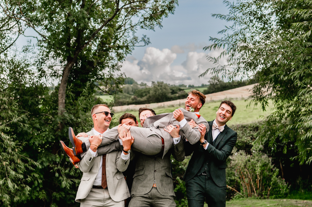 fun relased wedding photography cotswolds
