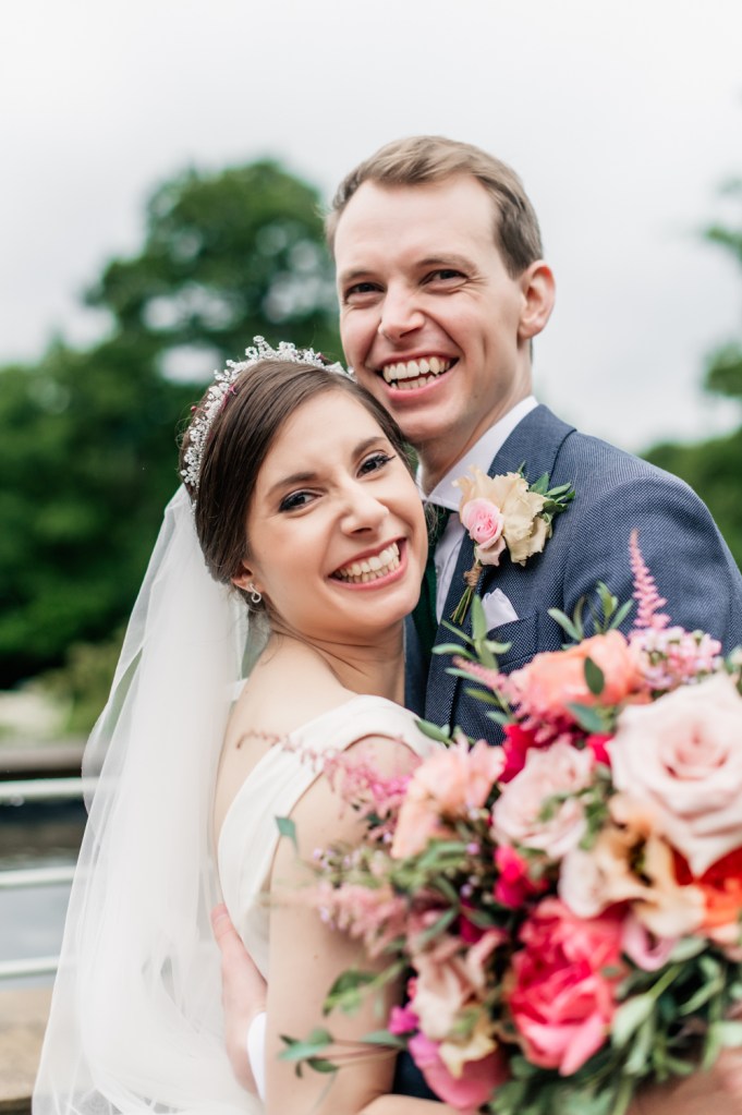 relaxed natural wedding photographer cotswolds