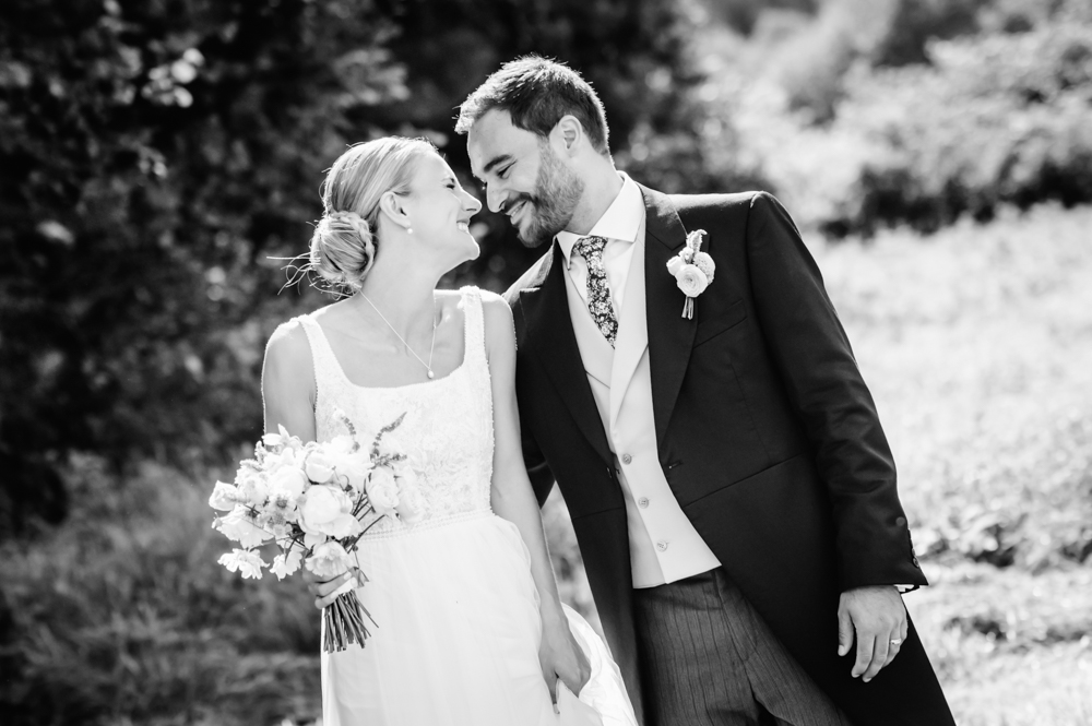 fun relaxed wedding photography