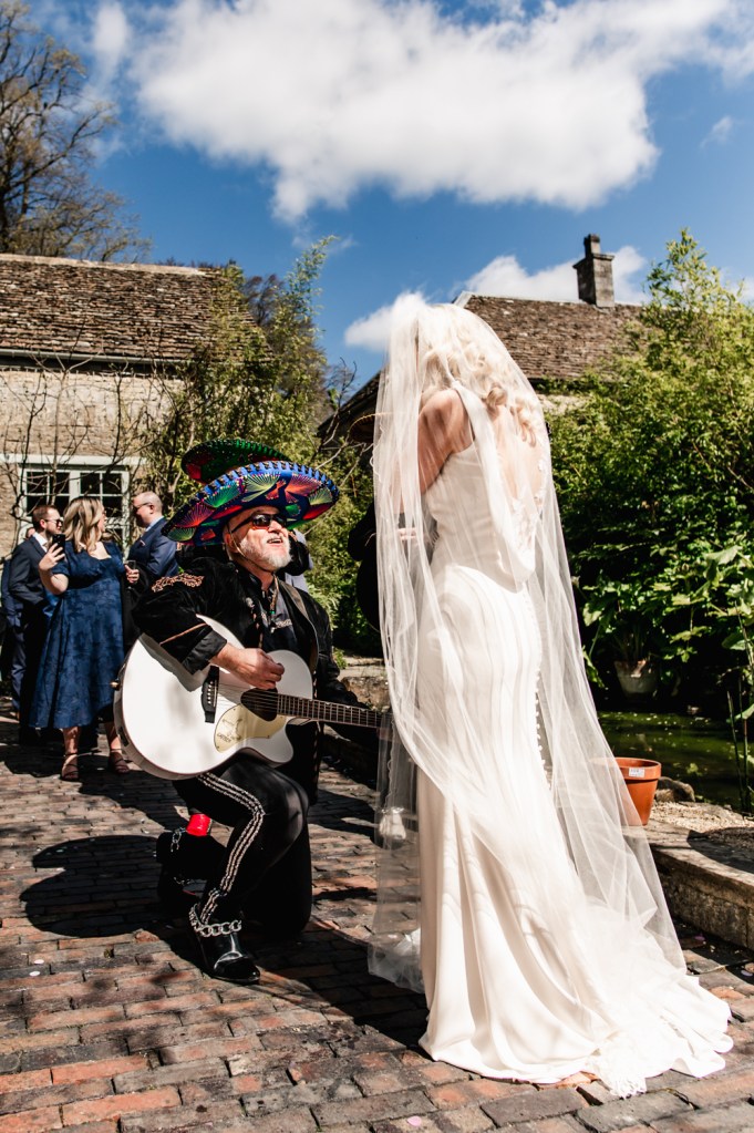 mariachi serenade bride cotswolds matara centre
