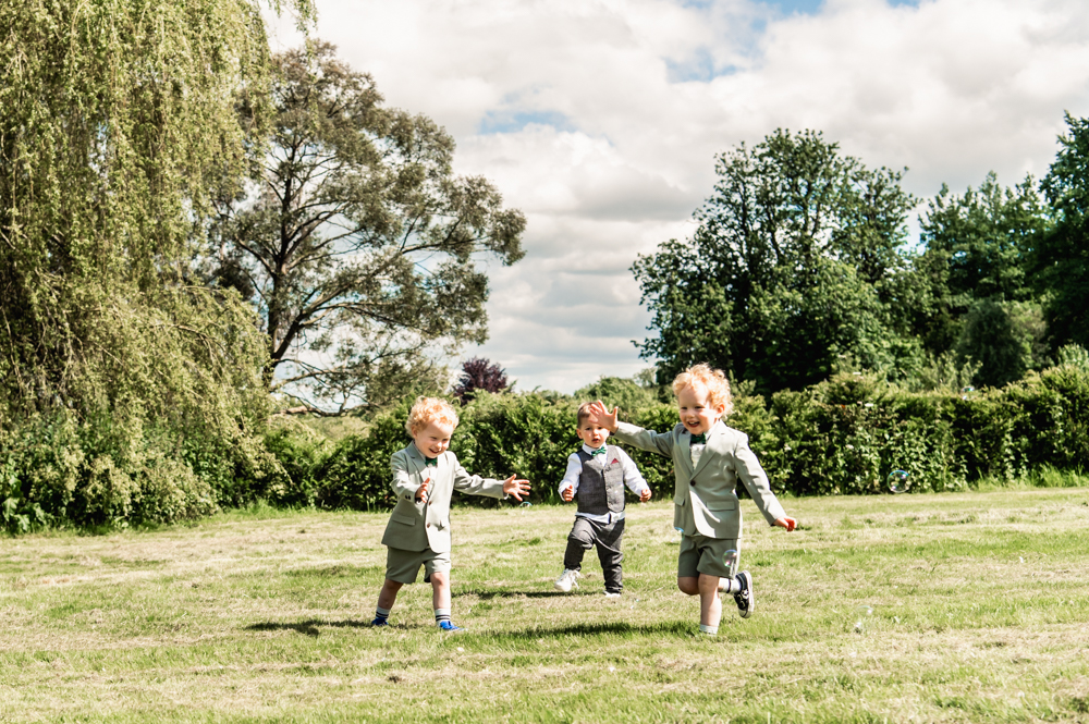 candid wedding photography kids playing