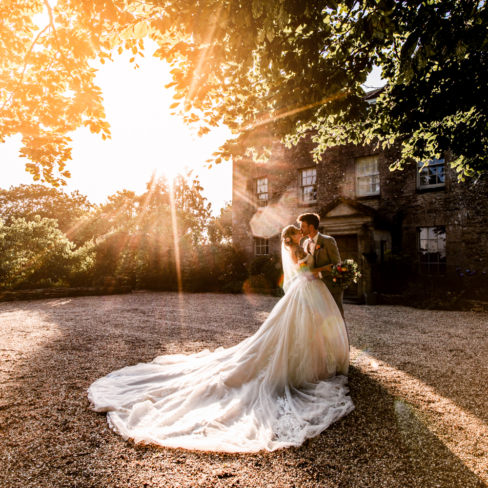 wedding couple kissing golden hour