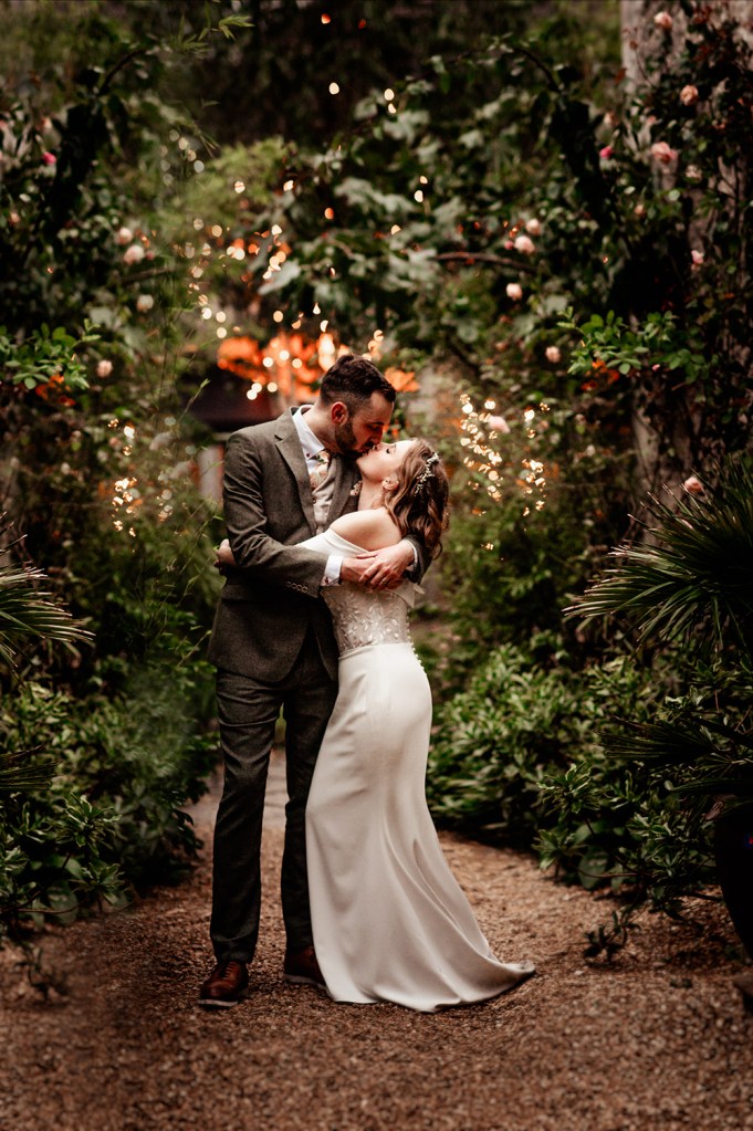passionate kiss wedding 
