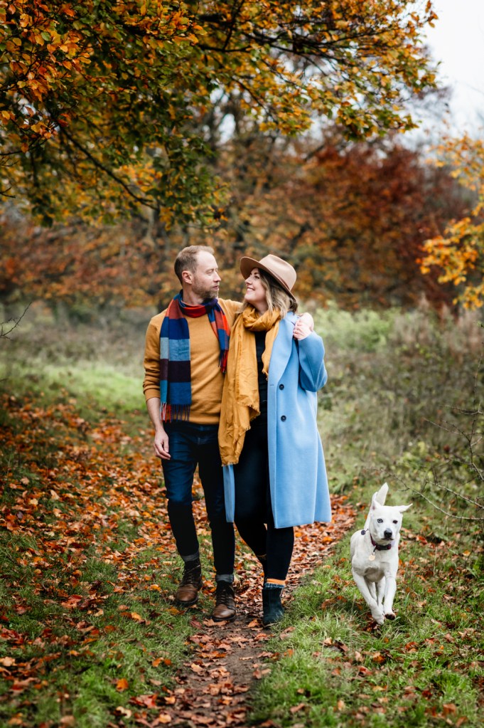 couple and dog autumn photo shoot Cotswolds