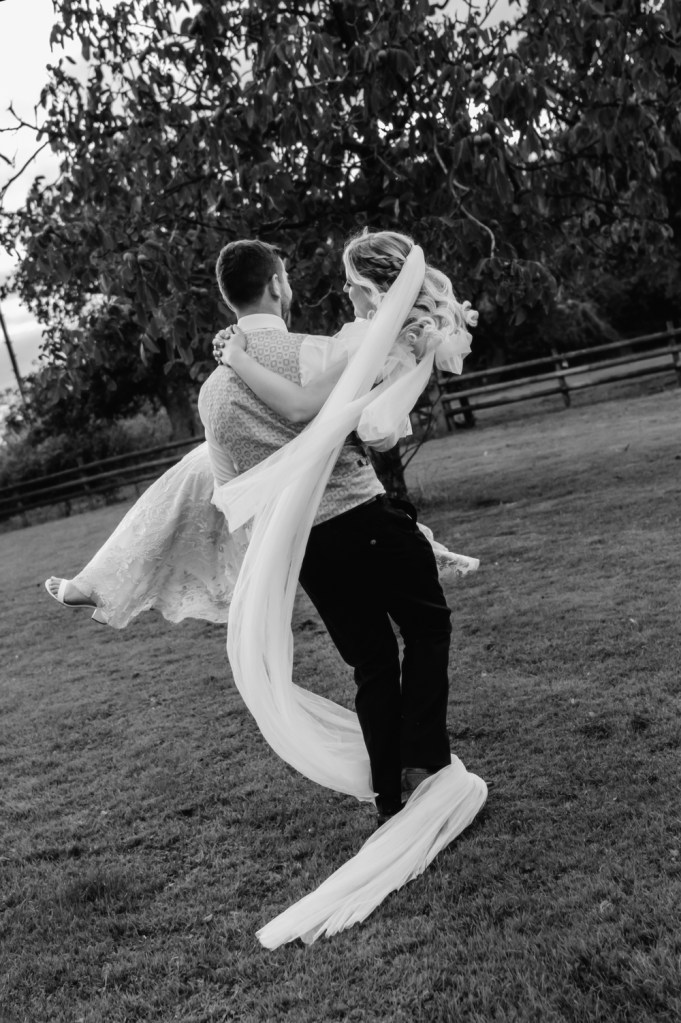 stunning bride and groom wedding