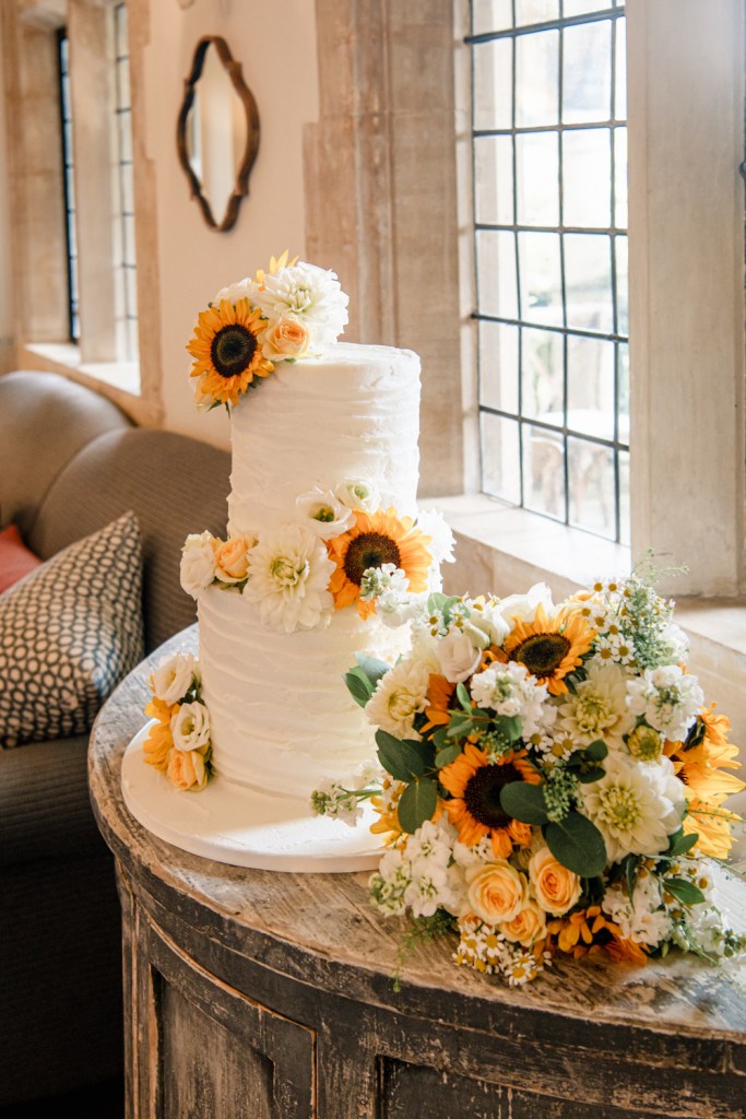 wedding cake sunflowers
