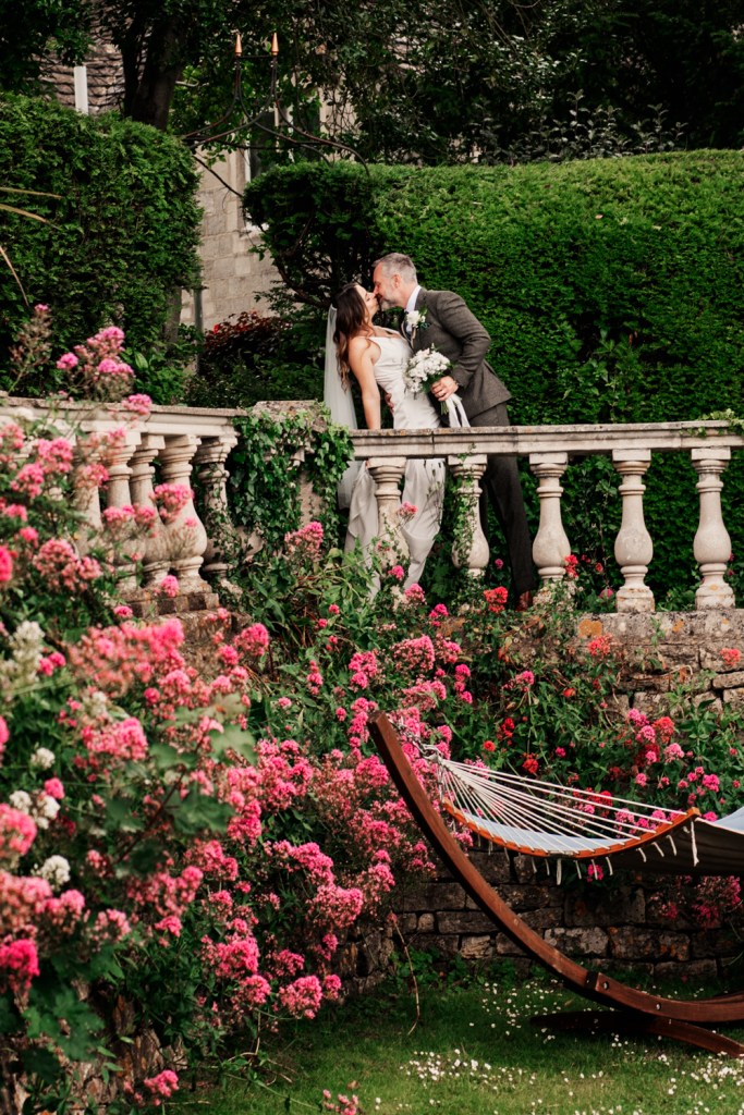 wedding in a  cotswold summer garden