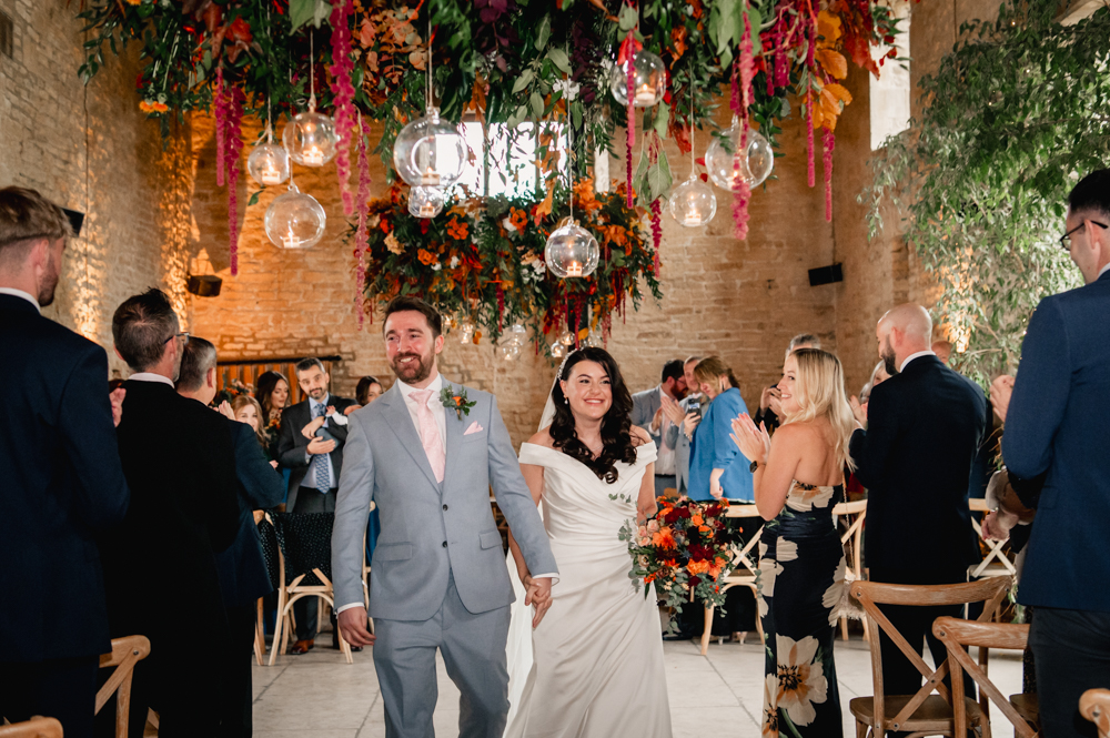 bride and groom old gore barn